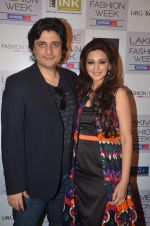 Sonali Bendre, Goldie Behl at Day 4 of lakme fashion week 2012 in Grand Hyatt, Mumbai on 5th March 2012 (203).JPG